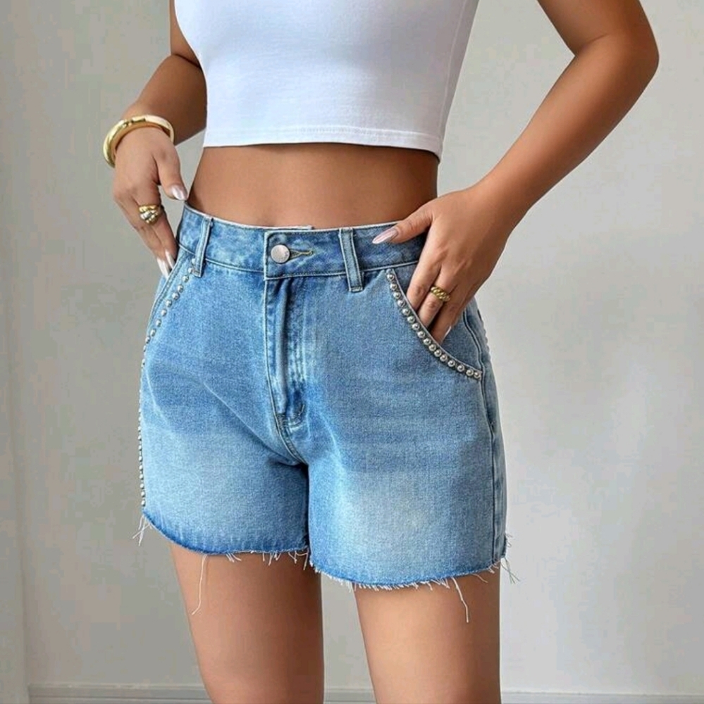 Women's Pearl Embellished Patch Pocket Frayed Hem Casual Versatile Denim Shorts